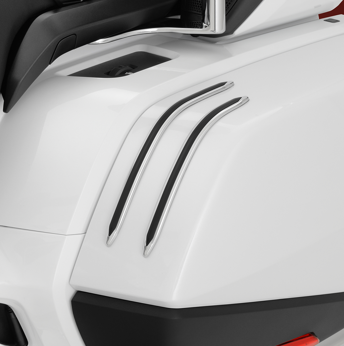 Show Chrome Saddlebag Scuff Strips